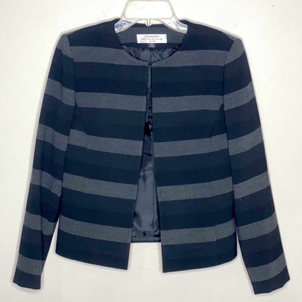 Tahari Blazer by Arthur Levine open front Gray Stripes‎ Size 4P